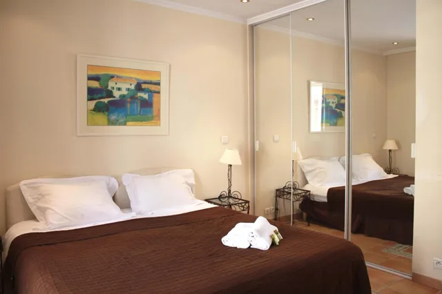 Studio, No Elevator، Le Florian Hotel 2/7