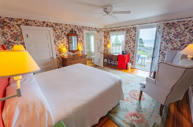 Ocean, King Bed, Balcony، The Colony Hotel 1/6