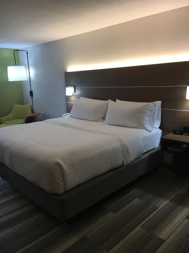 غرفة بسرير كينج، Holiday Inn Express Hotel Suites Thomasville 2/7