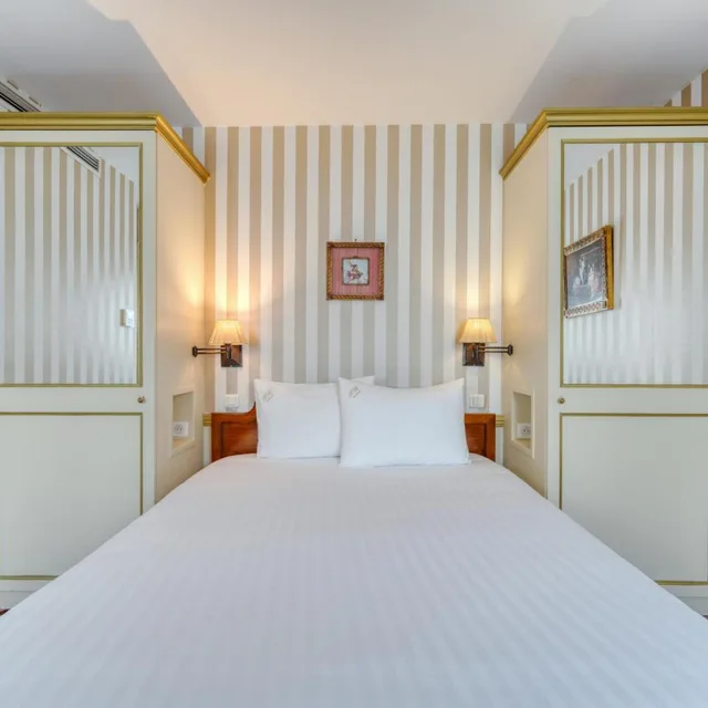 Classic, Double Bed, Hotel Belfast 4/10