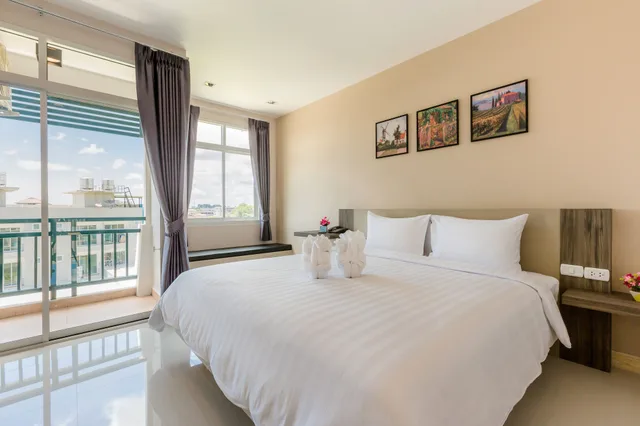 غرفة سوبيريور بسرير كينج، Evergreen Suite Hotel 2/5