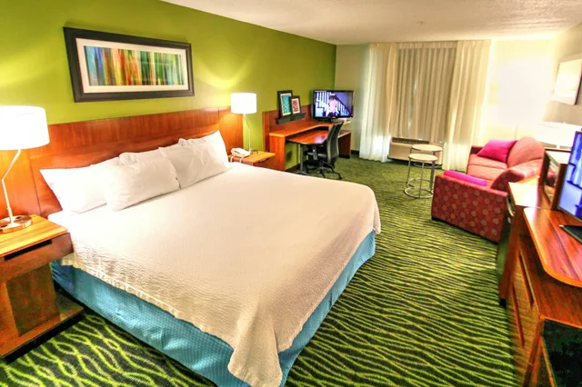 Room, Fairfield Inn Boise 1/2