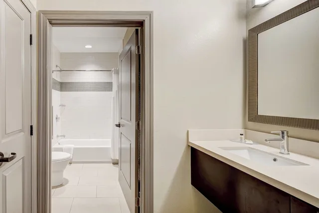 جناح بسريرين كينج بغرفتي نوم بمطبخ في الطابق الأرضي، Staybridge Suites BALTIMORE INNER HARBOR 4/8