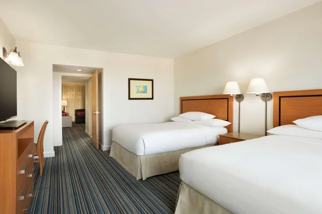 جناح بسريرين مزدوجين مع أريكة، Embassy Suites By Hilton Dorado Del Mar Beach Resort 1/4