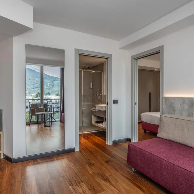 جناح بشرفة، Hotel Garda 6/10