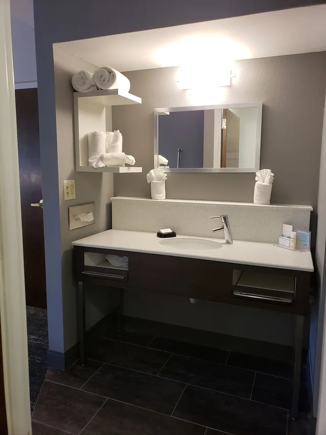 جناح بسريرين مزدوجين مع أريكة، Hampton Inn Suites Newtown 10/10