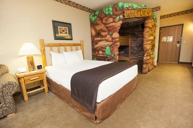 غرفة بسرير كوين وسريرين منفصلين مع أريكة، Great Wolf Lodge Cincinnati/Mason 3/7