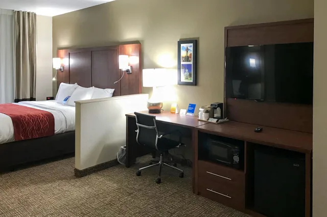 جناح بسرير كينج، Comfort Inn and Suites Montgomery East Carmichael Rd 5/10
