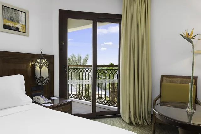 غرفة بسريرين منفصلين بإطلالة على النهر، Hilton Luxor Resort and Spa 9/14