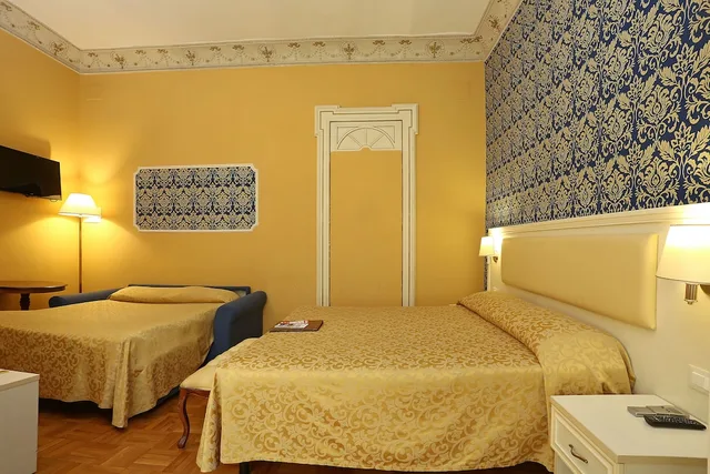 غرفة رباعية بسرير كوين مع أريكة، DG Prestige room 1/2
