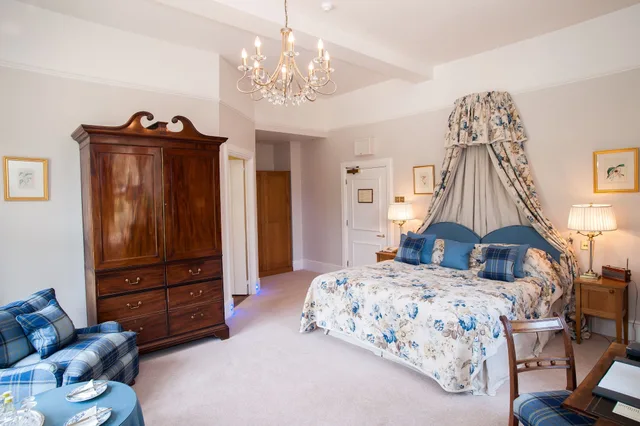 Deluxe, Double Bed, Llangoed Hall Hotel 2/2