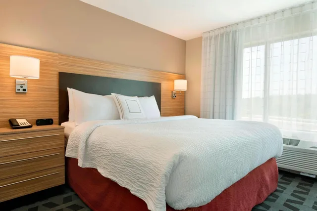 جناح بسريرين كينج بغرفتي نوم مع أريكة، TOWNEPLACE SUITES PITTSBURGH AIRPORT/ROBINSON TOWNSHIP 2/5