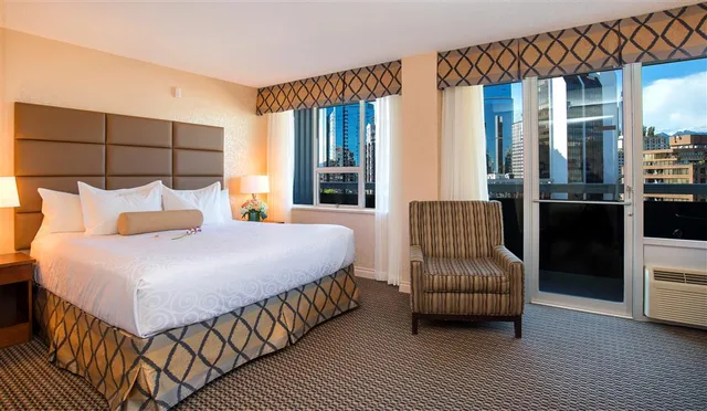 Room, Queen Bed, Best Western Premier Chateau Granville Hotel and Suites and Conf. Centre 1/1