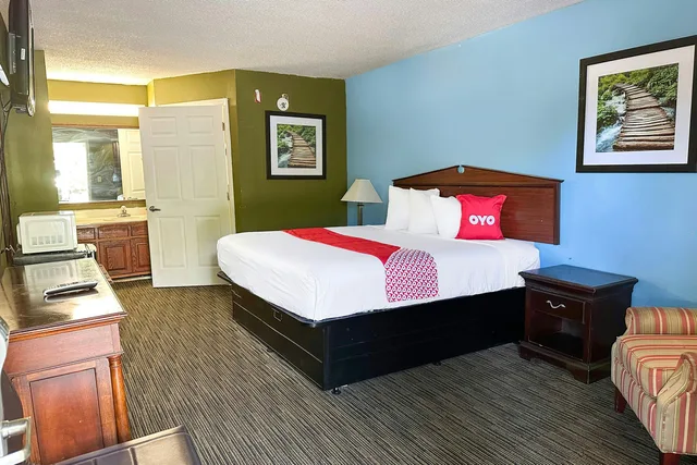 غرفة بسرير كينج للمدخنين، Bonita Lakes Inn by Capital O Meridian I20 5/10