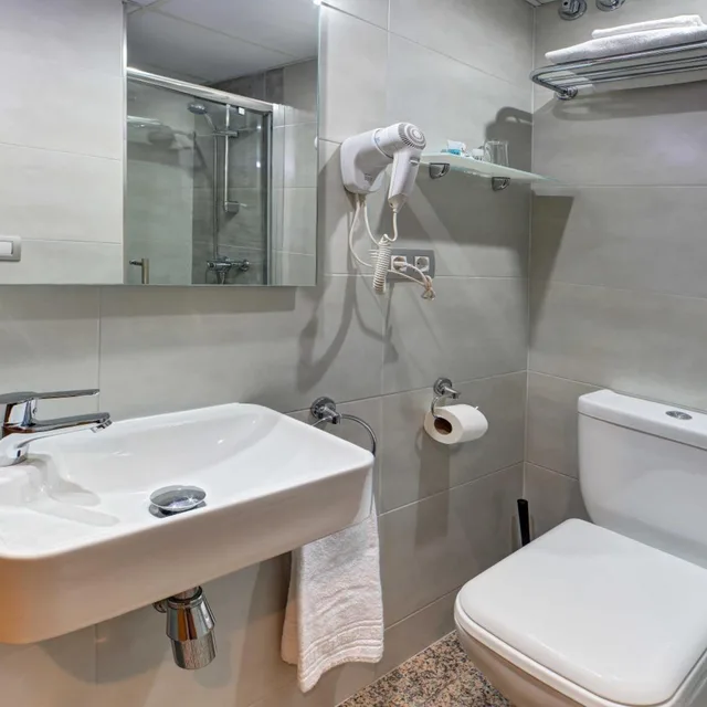 Room, Triple, Nuevo Triunfo 5/7