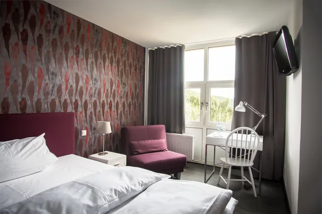 Comfort, Queen Bed, Wald & Golfhotel Lottental 2/5