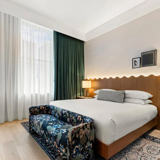 غرفة بسرير كوين لذوي الإعاقة، Kimpton Hotel Monaco Baltimore Inner Harbor 5/7