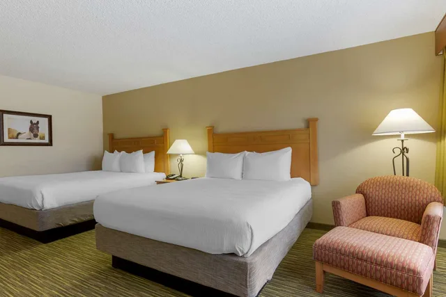 Room, 2 Queen Beds, Best Western Paint Pony Lodge 3/7