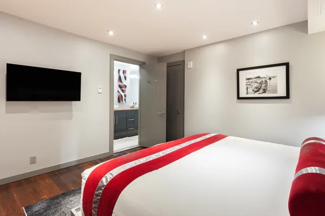 3 Bedrooms, Luxury, Suite, 3 King Beds, Hot Tub, The Natchez Vacation Rentals 9/10