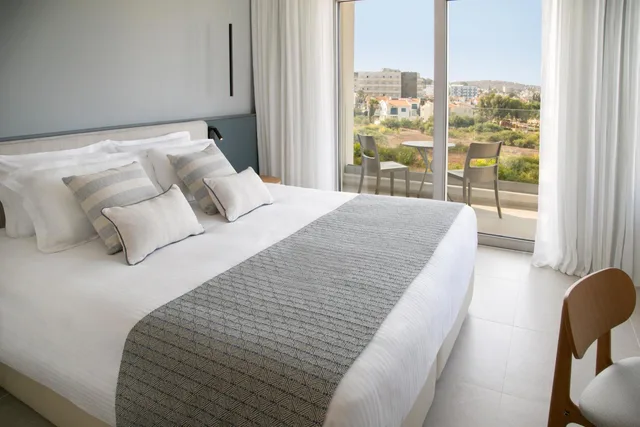 Room, King Bed, Inland View، Atlantica Aqua Blue Hotel 1/4