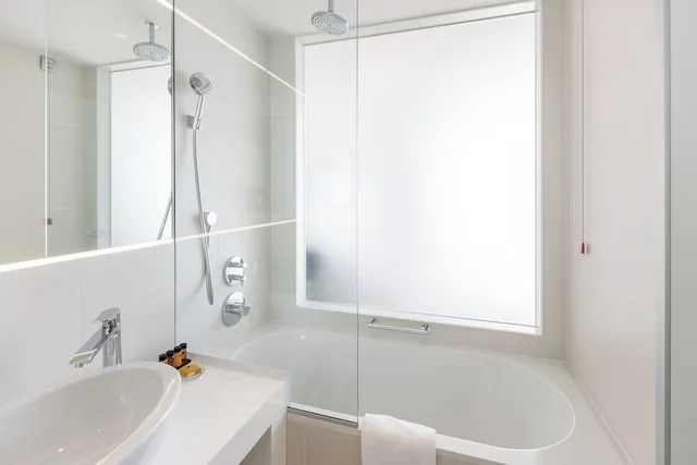 غرفة ديلوكس بسرير كينج بإطلالة على البحر بشرفة، Hotel Amabilis 8/9