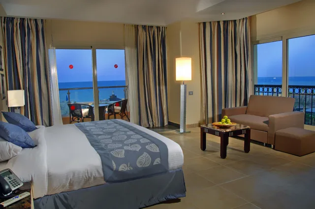 غرفة سوبيريور بسرير كينج بإطلالة على البحر، Tropitel Sahl Hasheesh 6/10