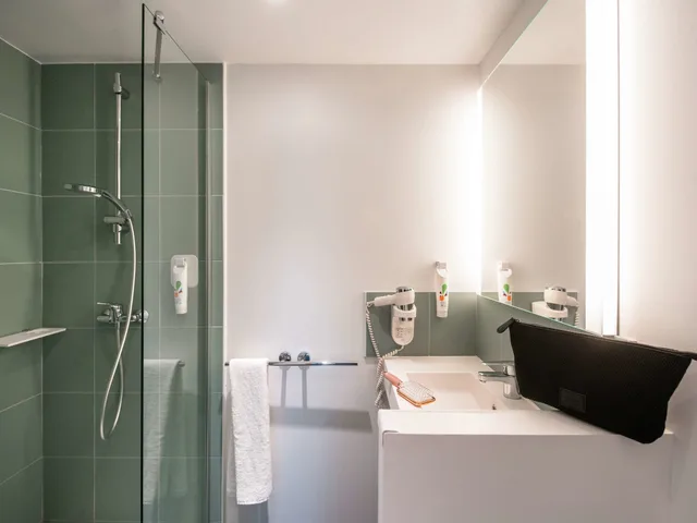 غرفة بسرير مزدوج بإطلالة على المدينة بشرفة، Ibis Styles Nice Centre Gare 10/10