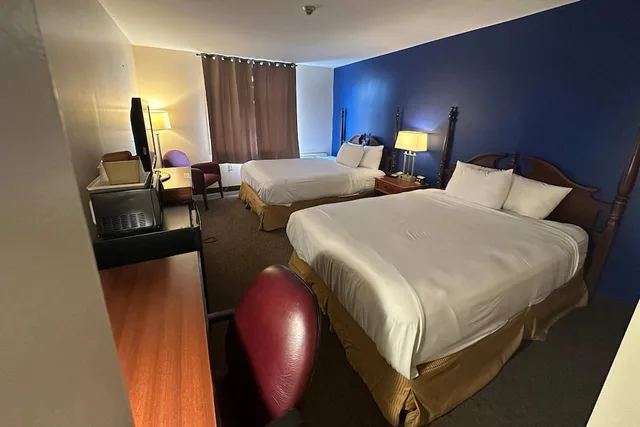 Standard, 2 Queen Beds, Econo Lodge City Centre Kingston 8/10