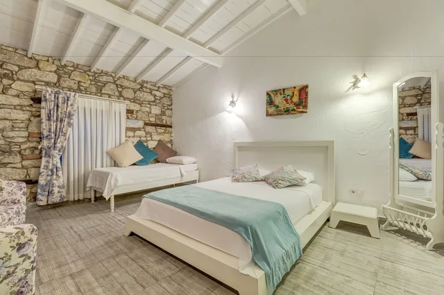 Design, Triple, 1 Queen and 1 Single Bed، Alacati Eski Ev Hotel 5/10