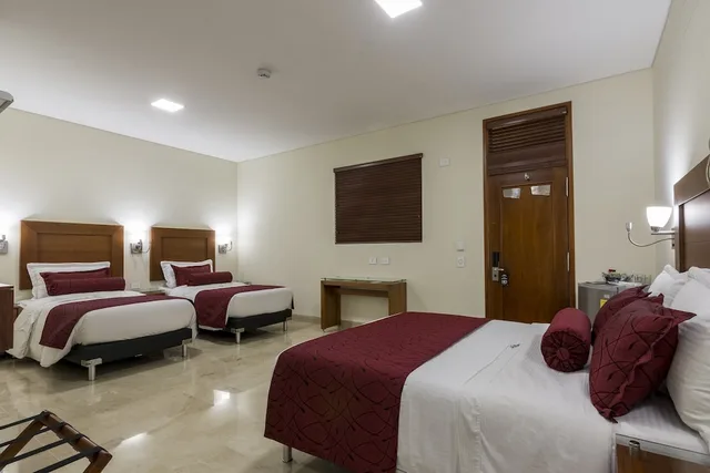 غرفة قياسية ثلاثية بثلاثة أسرّة، Dorado La 70 Hotel 2/4