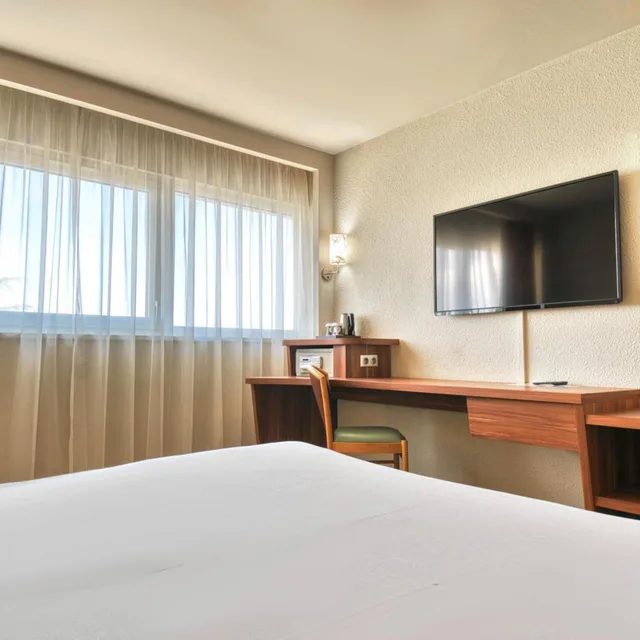غرفة كومفورت بسرير كوين بغرفة نوم واحدة، Kyriad Prestige Mulhouse Basel 3/9
