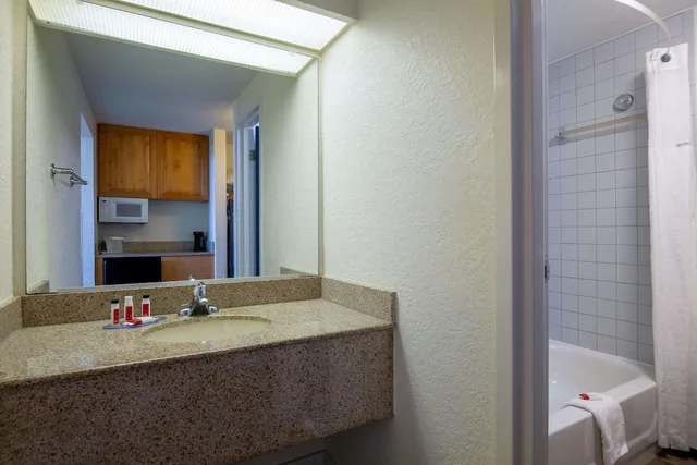 غرفة بسرير كينج، Travelodge by Wyndham Outer Banks/Kill Devil Hills 3/3