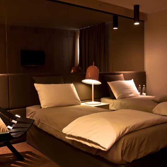 جناح جونيور، Charme Hotel Alexander 1/6