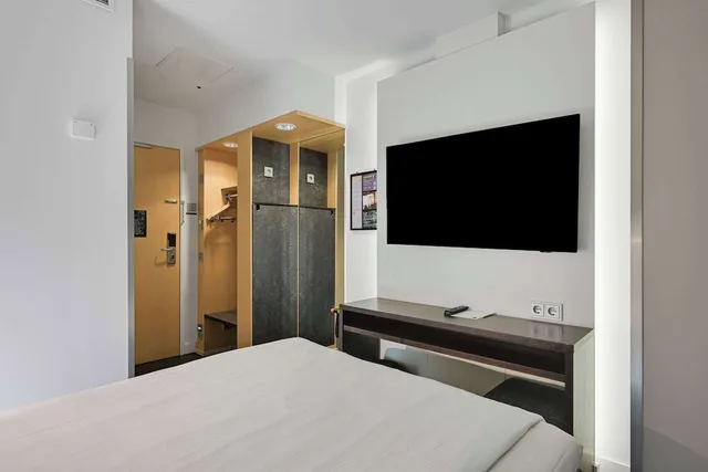 Compact, Single, Double Bed، Comfort Hotel Xpress Helsinki Airport Terminal 2/4