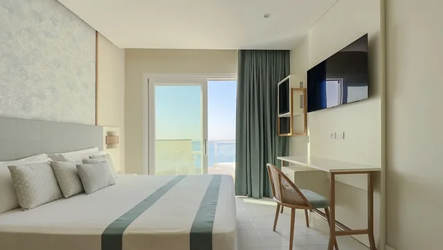 غرفة جونيور بسرير مزدوج بإطلالة على البحر بغرفة نوم واحدة، Hotel Giosue A Mare 4/10