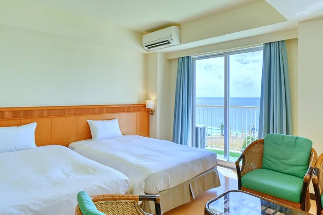 غرفة قياسية بسريرين منفصلين بإطلالة على البحر بحوض استحمام في المبنى الرئيسي، Ishigaki Island Beach Hotel Sunshine 1/5