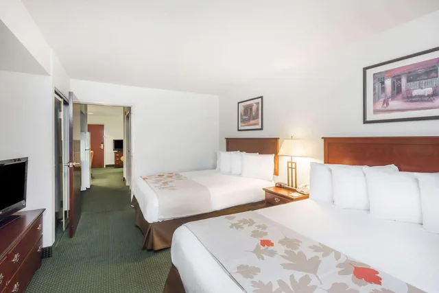 جناح بسريرين كوين، Clarion Pointe Charleston West Ashley 1/5