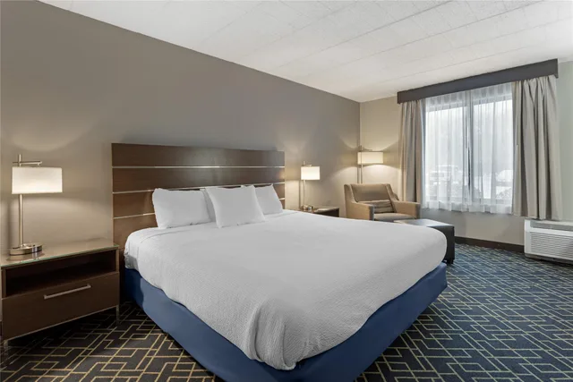 غرفة بسرير كينج بحوض استحمام لذوي الإعاقة، Best Western Hunt's Landing Hotel Matamoras/Milford 3/4