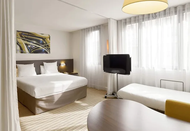 غرفة ثلاثية بسرير مزدوج وسرير فردي، B&B HOME Rueil-Malmaison Gare 6/6