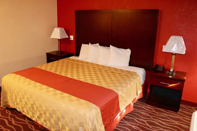 غرفة قياسية بسرير كينج، Holiday Lodge Salem 2/4