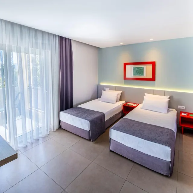 غرفة عائلية بحمام مشترك، Queens Park Le Jardin 3/8