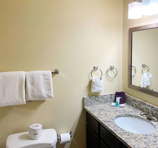 جناح بسرير كوين، MainStay Suites Brentwood Nashville 1/2