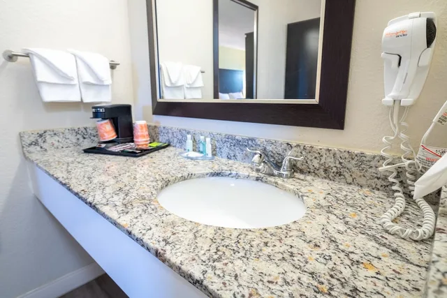 Standard, King Bed, Sofa, Quality Inn Palm Beach International Airport 7/7