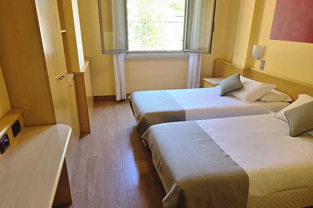 غرفة قياسية بسريرين منفصلين، Sant Ambroeus Hotel 1/2