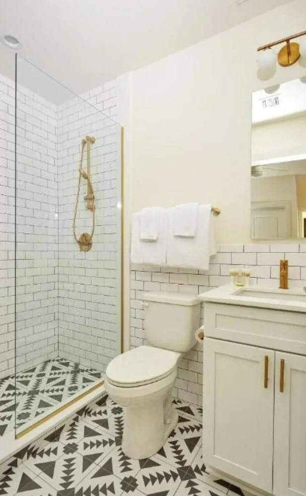 Guest Room, Queen Bed, Shared Kitchen، The Louie Hotel New Orleans, Belvilla District 6 Formerly Sonder 7/10