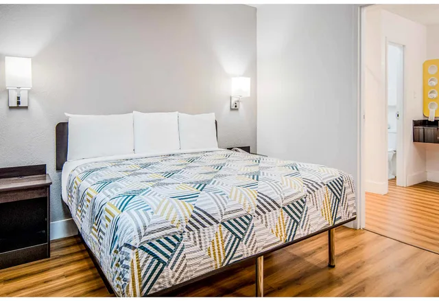 غرفة بسرير كوين لغير المدخنين، Motel6 Addison, TX - Dallas 2/4