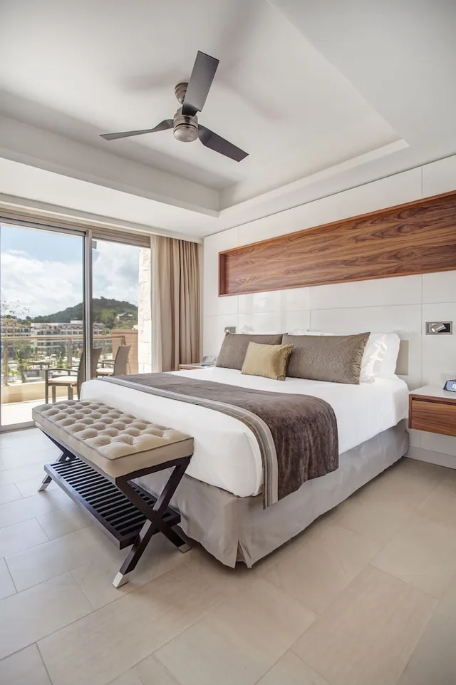 غرفة رئاسية فاخرة بسرير كينج بإطلالة على البحر بغرفة نوم واحدة مع أريكة، Royalton Saint Lucia An Autograph Collection All Inclusive Resort 1/9