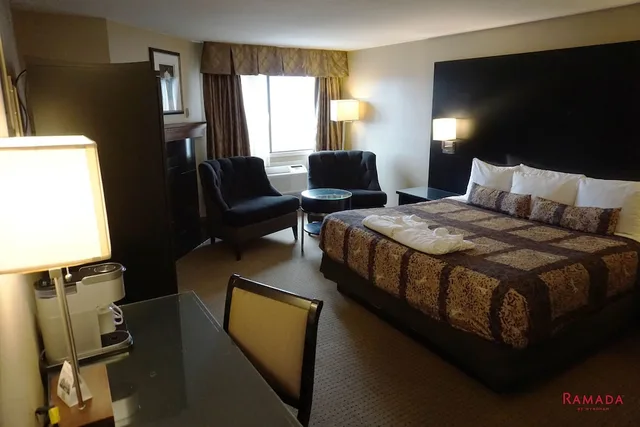 جناح استوديو بسرير كينج، Ramada by Wyndham Kelowna Hotel & Conference Center 7/9