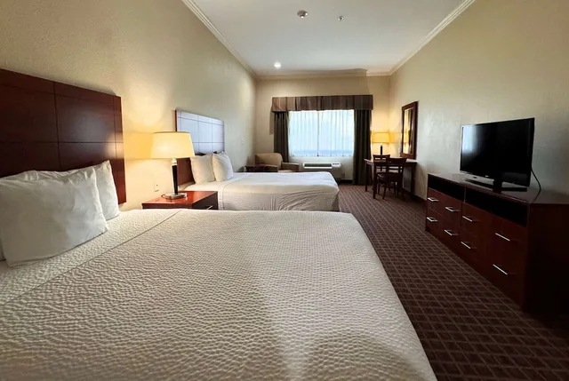 غرفة قياسية بسريرين كوين، Ramada By Wyndham College Station 5/8