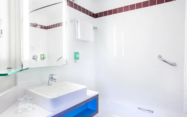 غرفة قياسية بسرير مزدوج مع أريكة، Leonardo Hotel Belfast 4/4